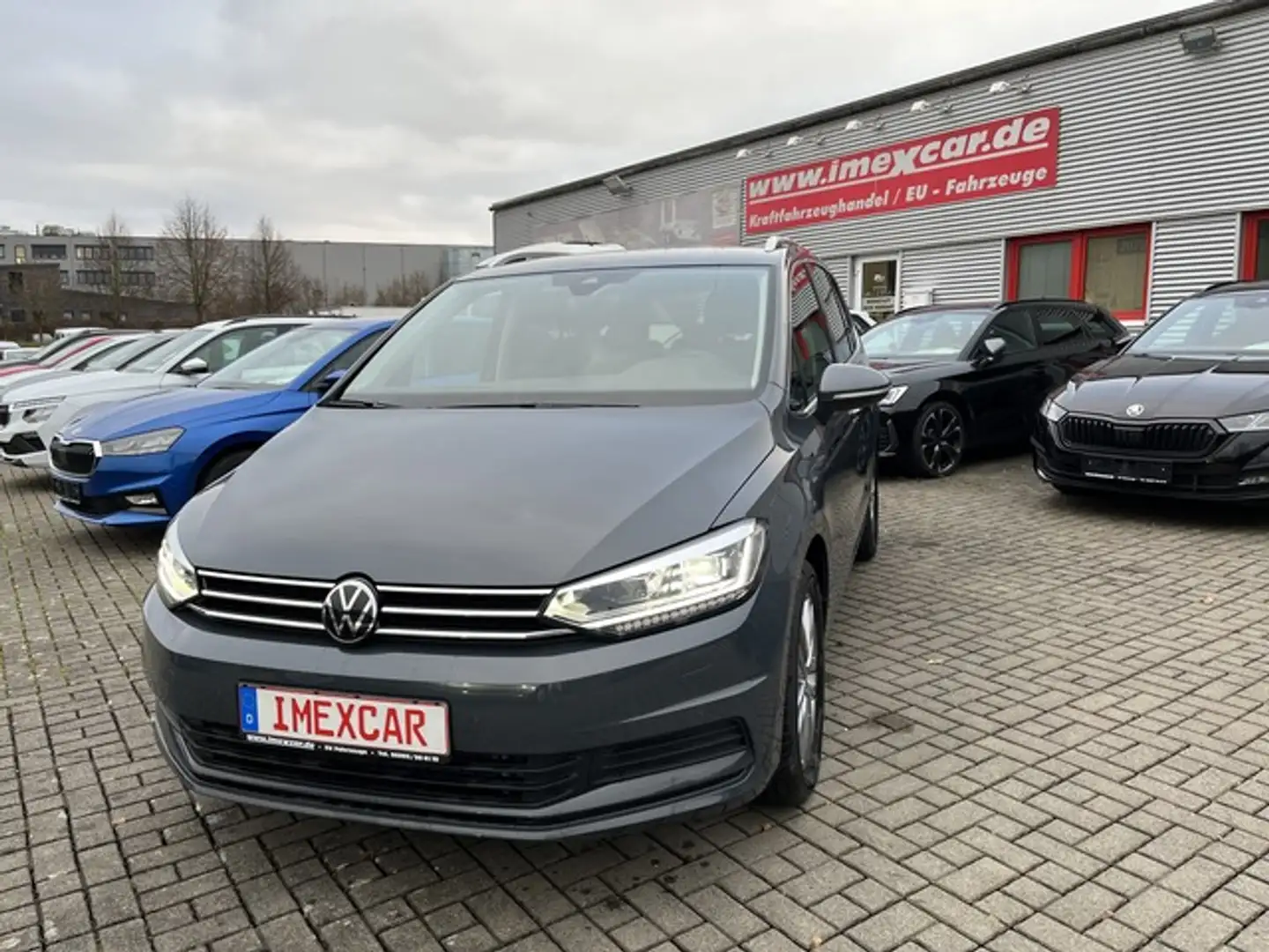 Volkswagen Touran 1.5 TSI DSG Comfort + AHK + Kamera + NAVI + ACC + Gris - 1