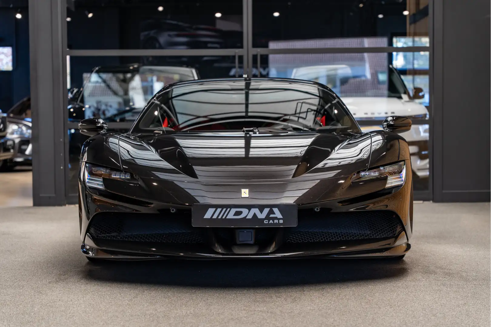 Ferrari SF90 Stradale Lift Two Tone Scuderia Shields 4.0 V8 Carbon Seats Schwarz - 2