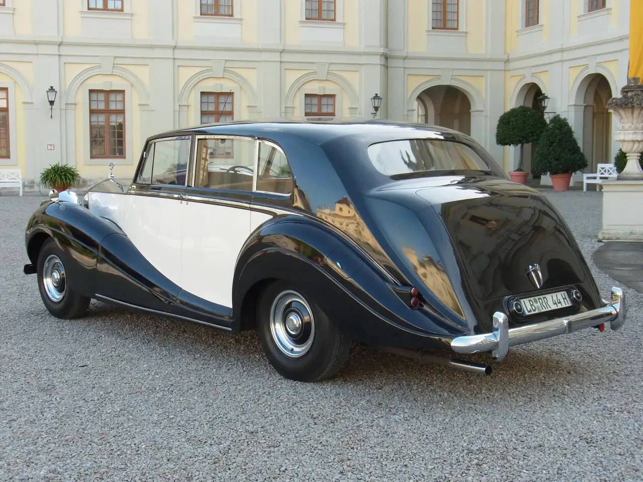 Rolls-Royce Silver Wraith LWB saloon, foto 3