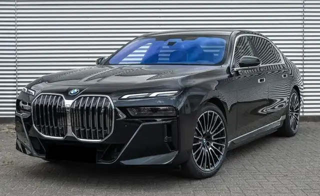 BMW i7