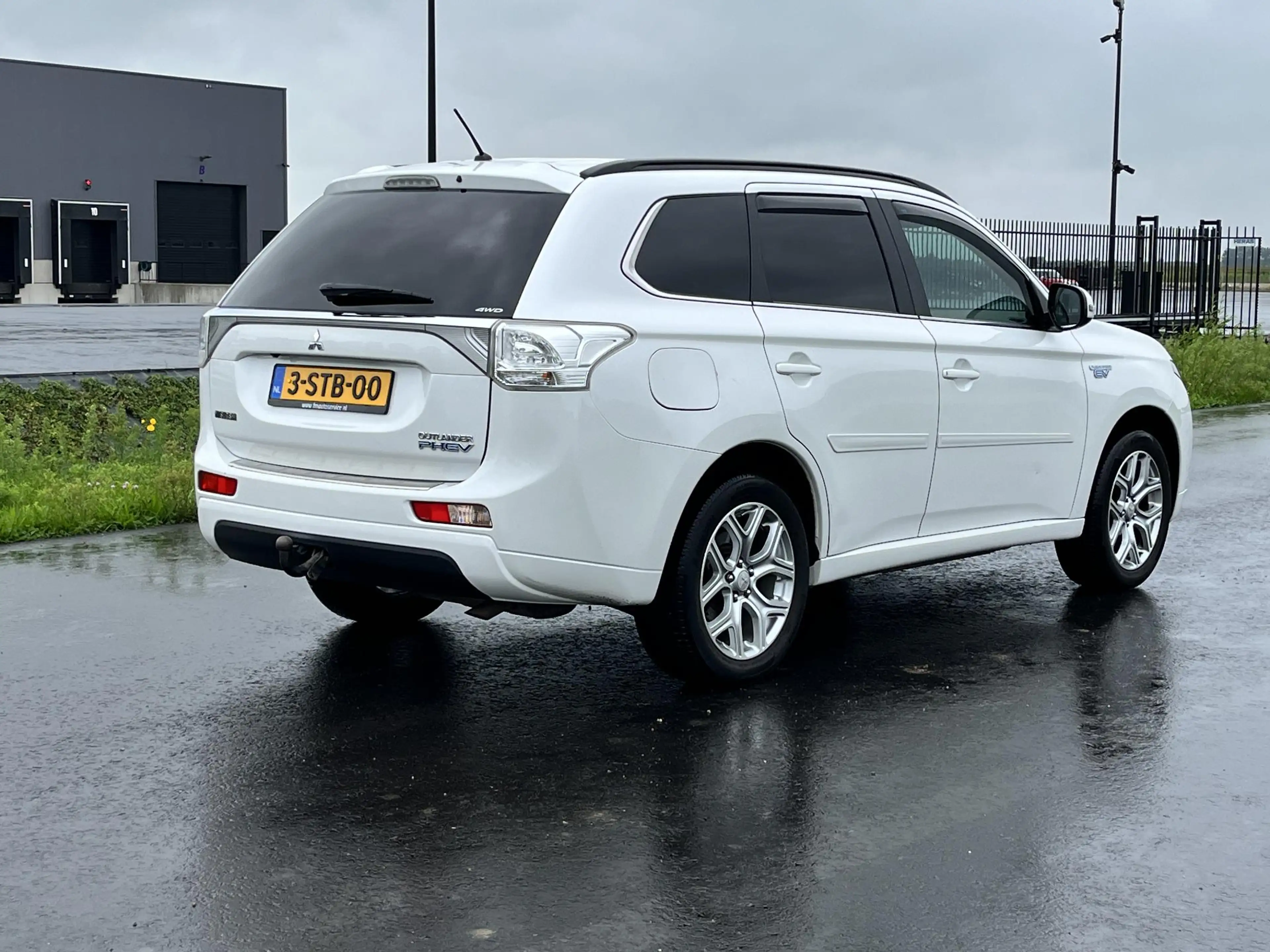 Mitsubishi Outlander 2.0 PHEV Instyle Clima, cruise, camera, schuifdak, — photo 5