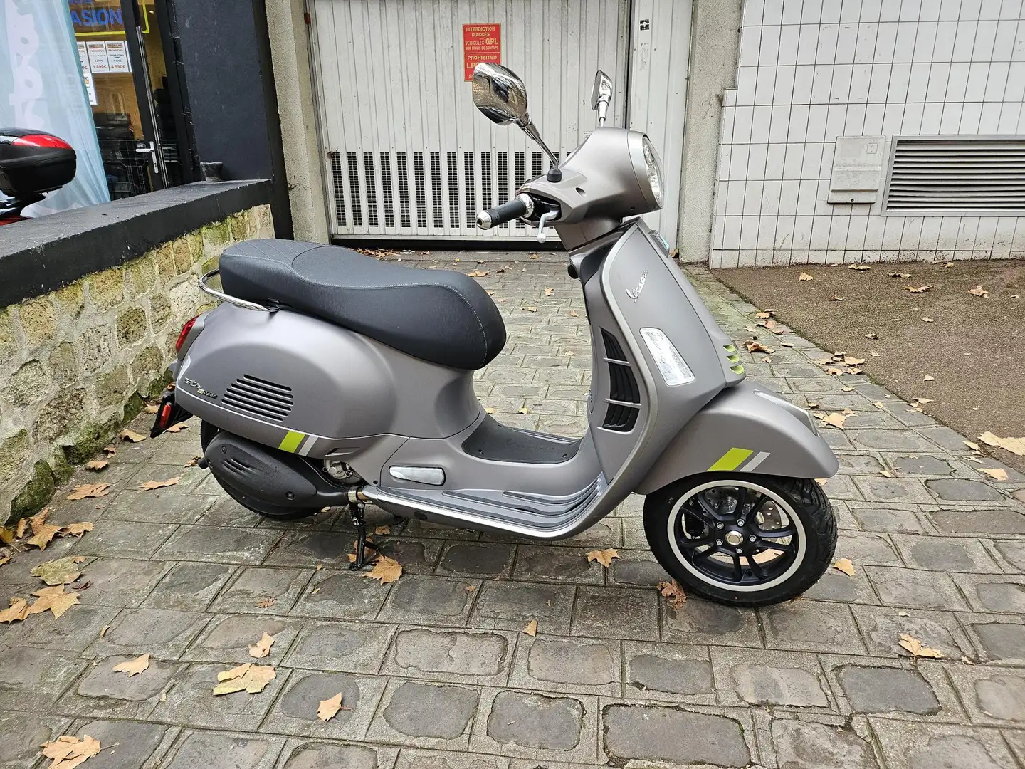 Vespa GTS 300 Gri - 1
