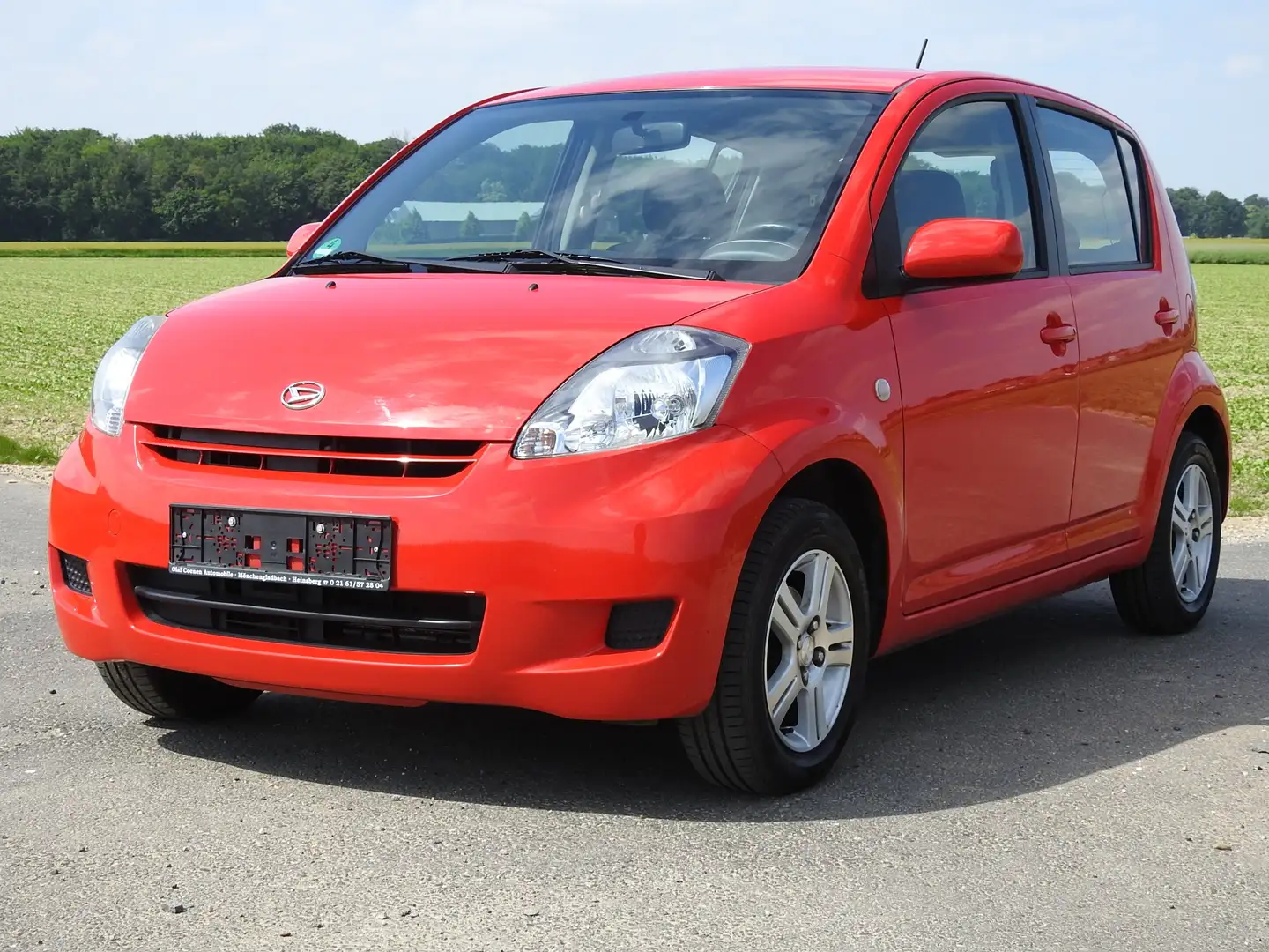 Daihatsu Sirion 4,9L Verbrauch, Klima, Winterreifen ! Kırmızı - 2