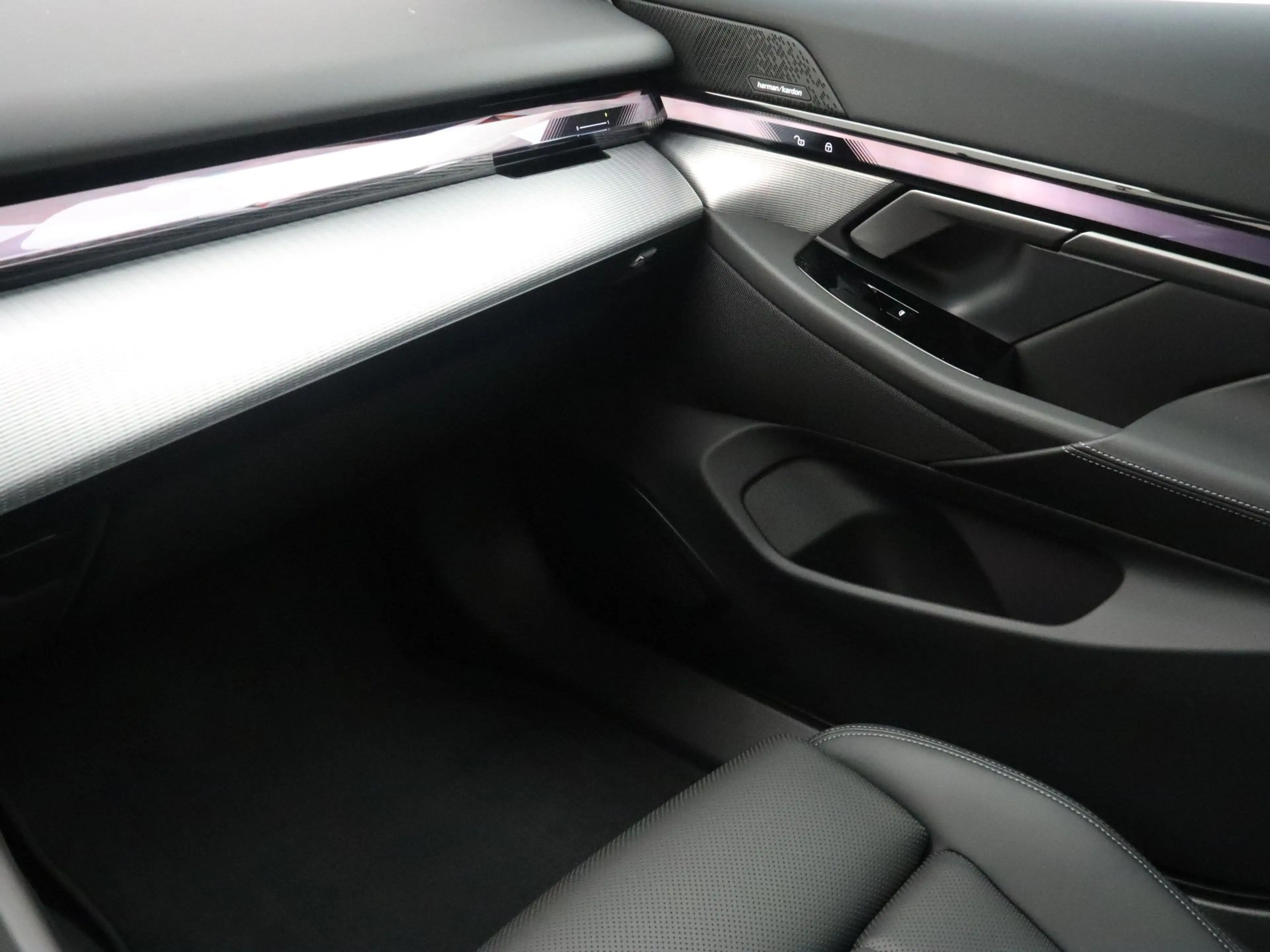 BMW i5 eDrive40 Touring M Sport Edition 84 kWh — photo 15