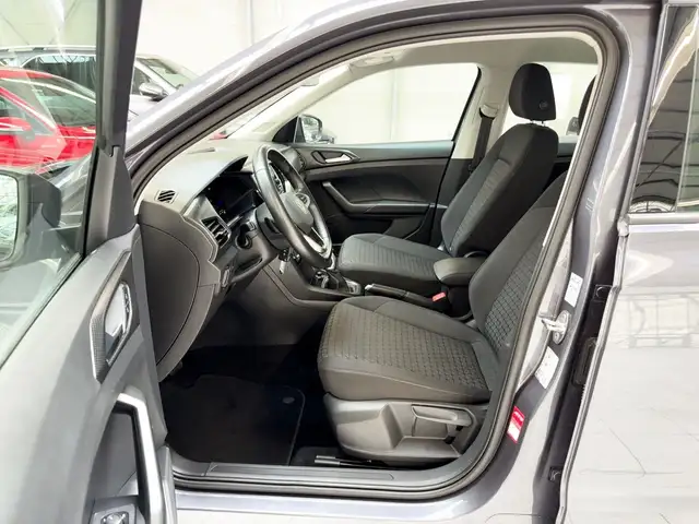 Volkswagen T-Cross view 8