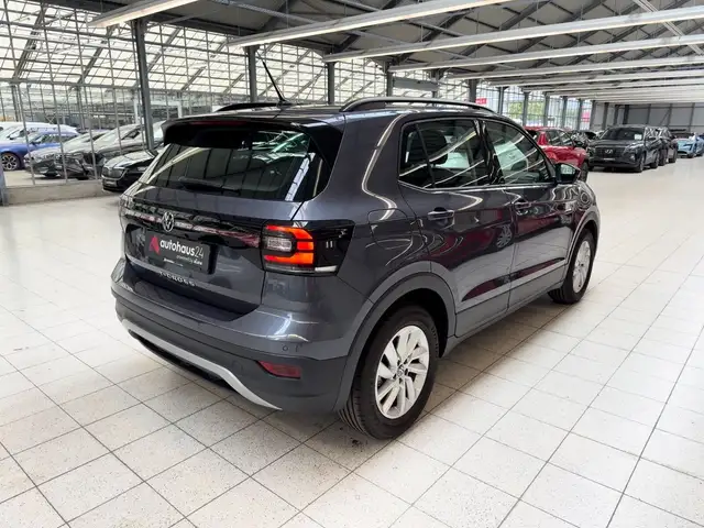 Volkswagen T-Cross view 5