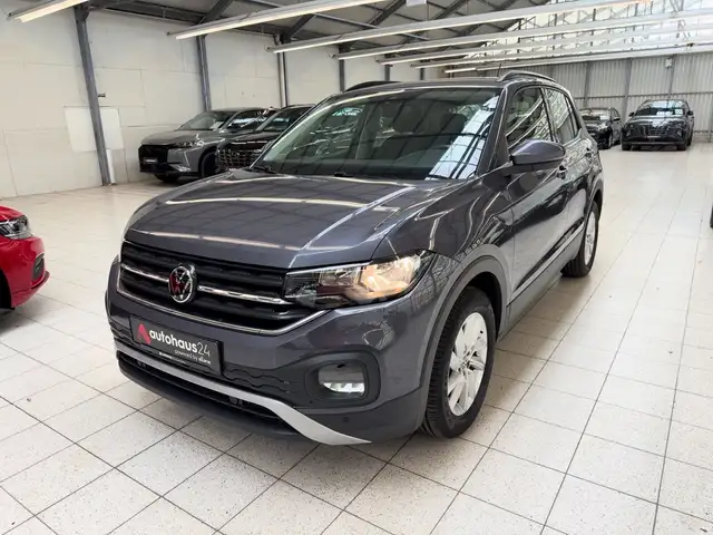 Volkswagen T-Cross view 3