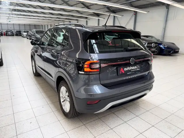 Volkswagen T-Cross view 4