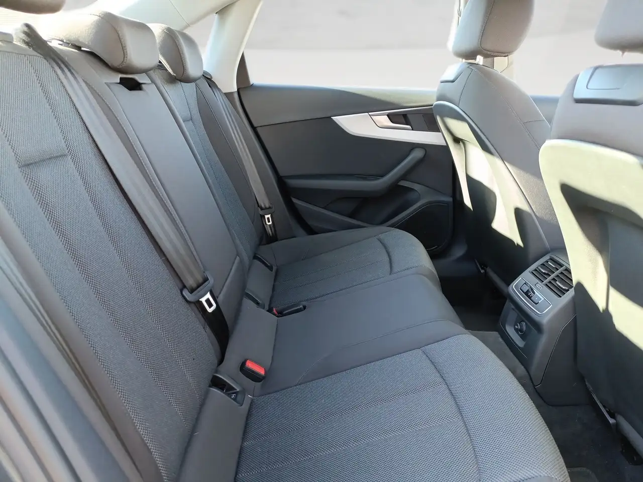 Audi A4 35 2.0 tdi mhev business advanced 163cv s-tronic 12