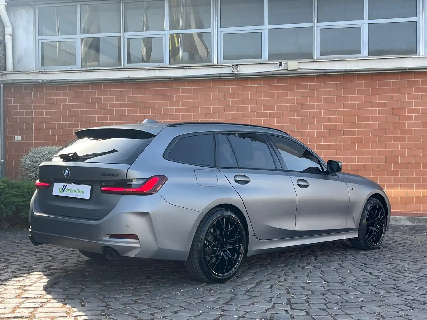 BMW 320 Serie 3 Touring 320d Touring xdrive MSport auto Grigio - 2