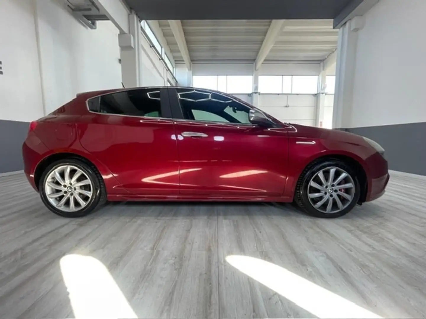 Alfa Romeo Giulietta Giulietta 1750 TBi Quadrifoglio Verde Rosso - 2