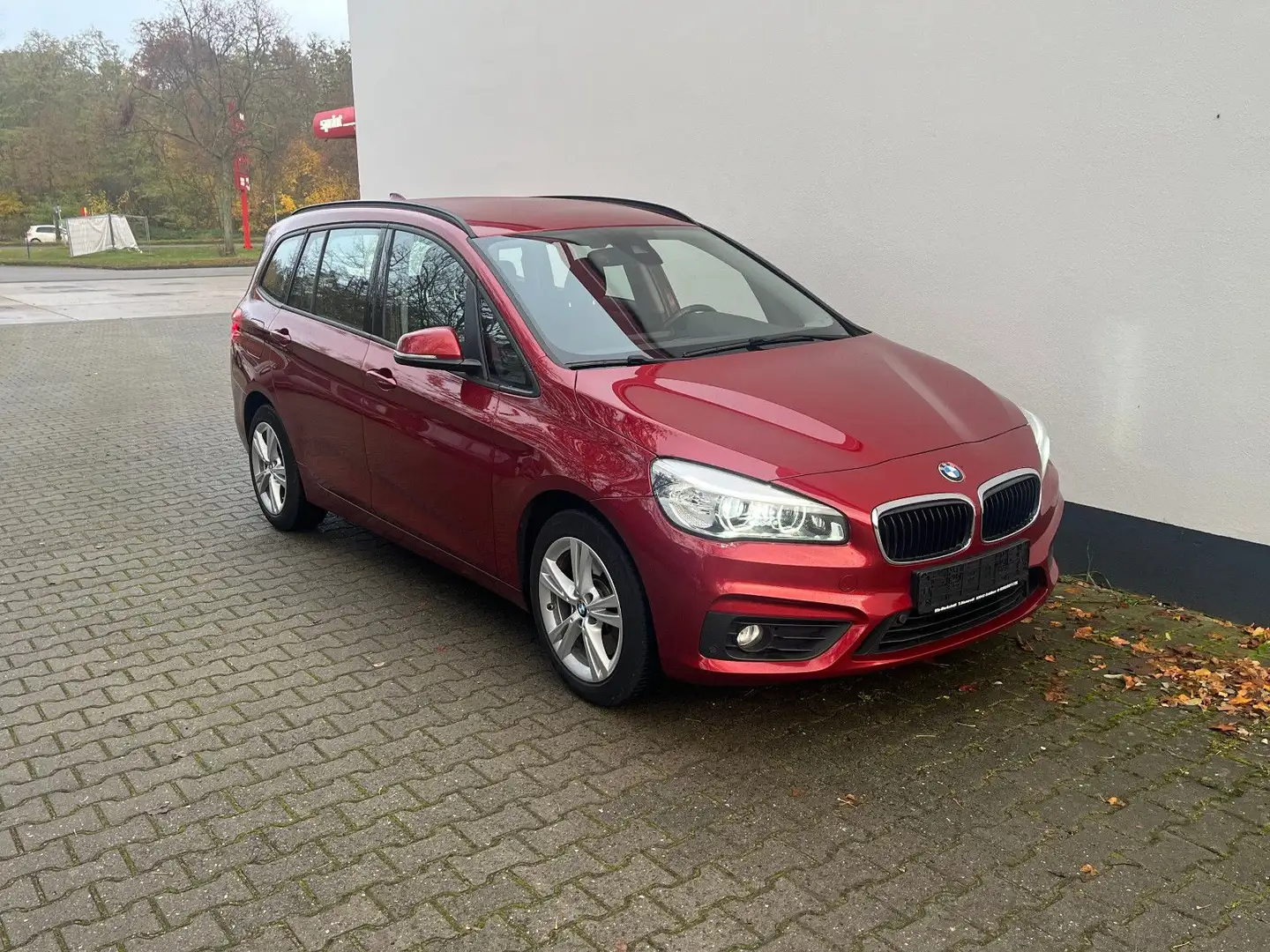 BMW 220 Gran Tourer 220 d xDrive Advantage Rot - 2