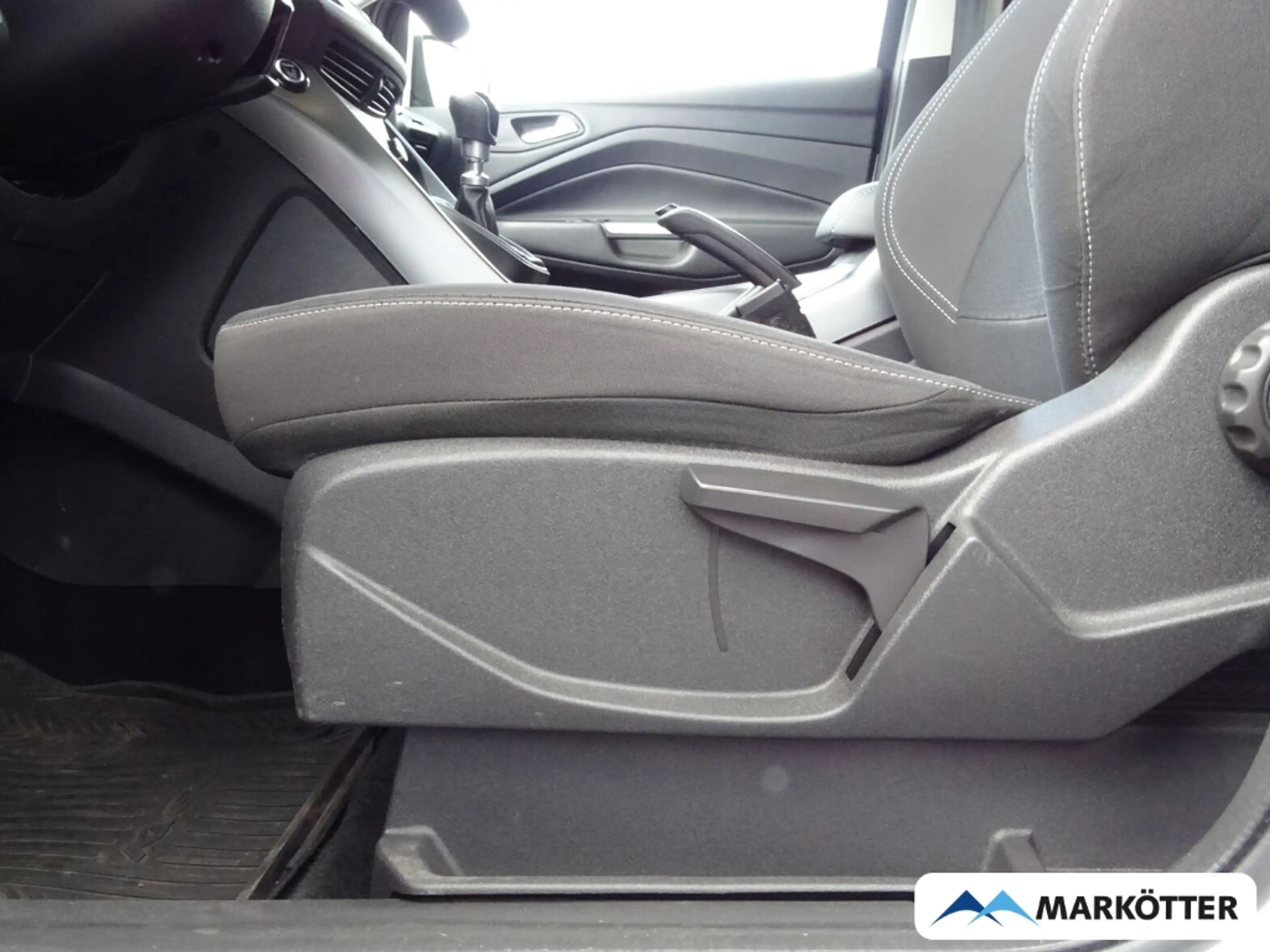 Ford Kuga Trend PDC/TEMPO/BT — photo 6