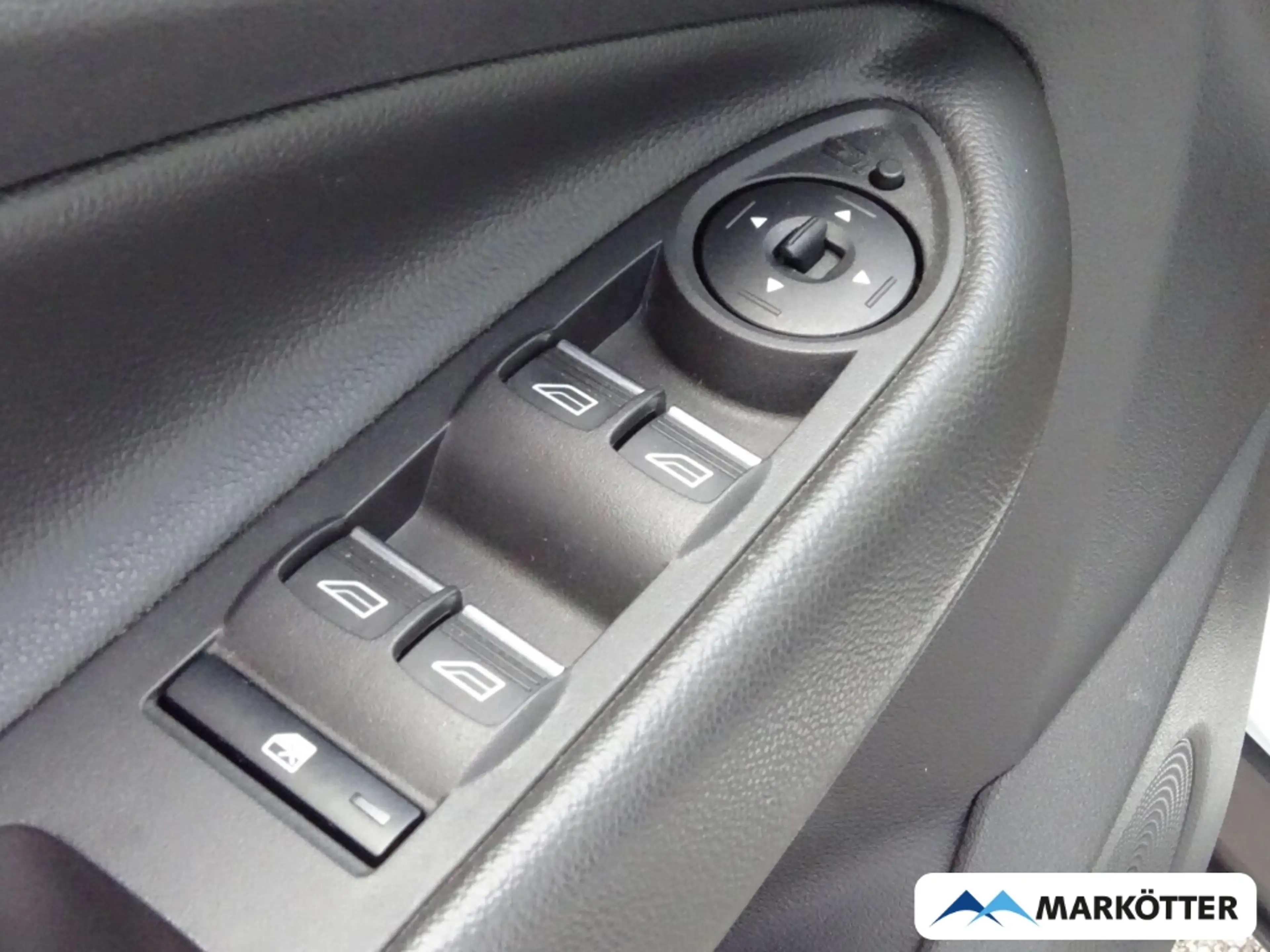 Ford Kuga Trend PDC/TEMPO/BT — photo 5