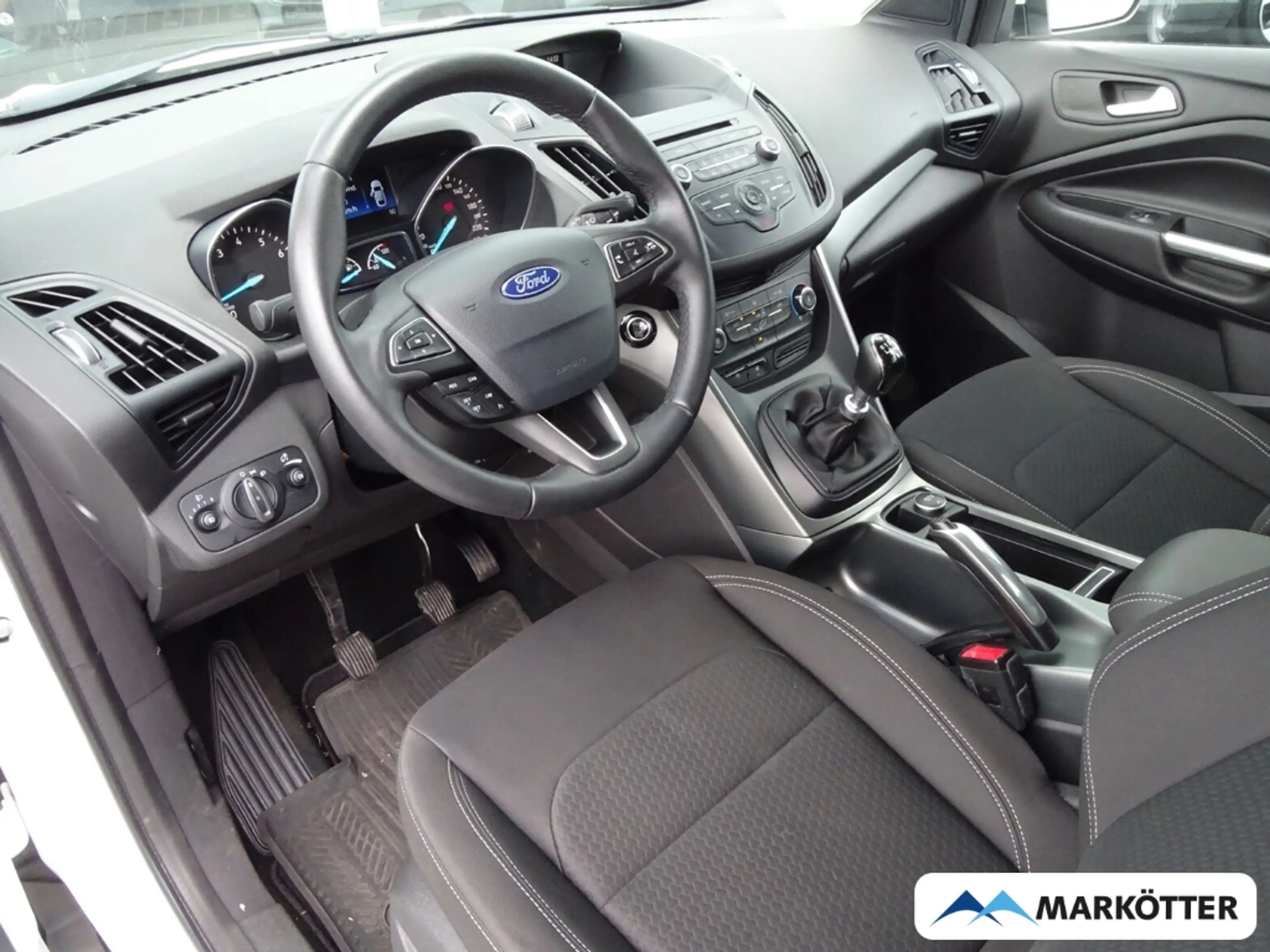 Ford Kuga Trend PDC/TEMPO/BT — photo 7
