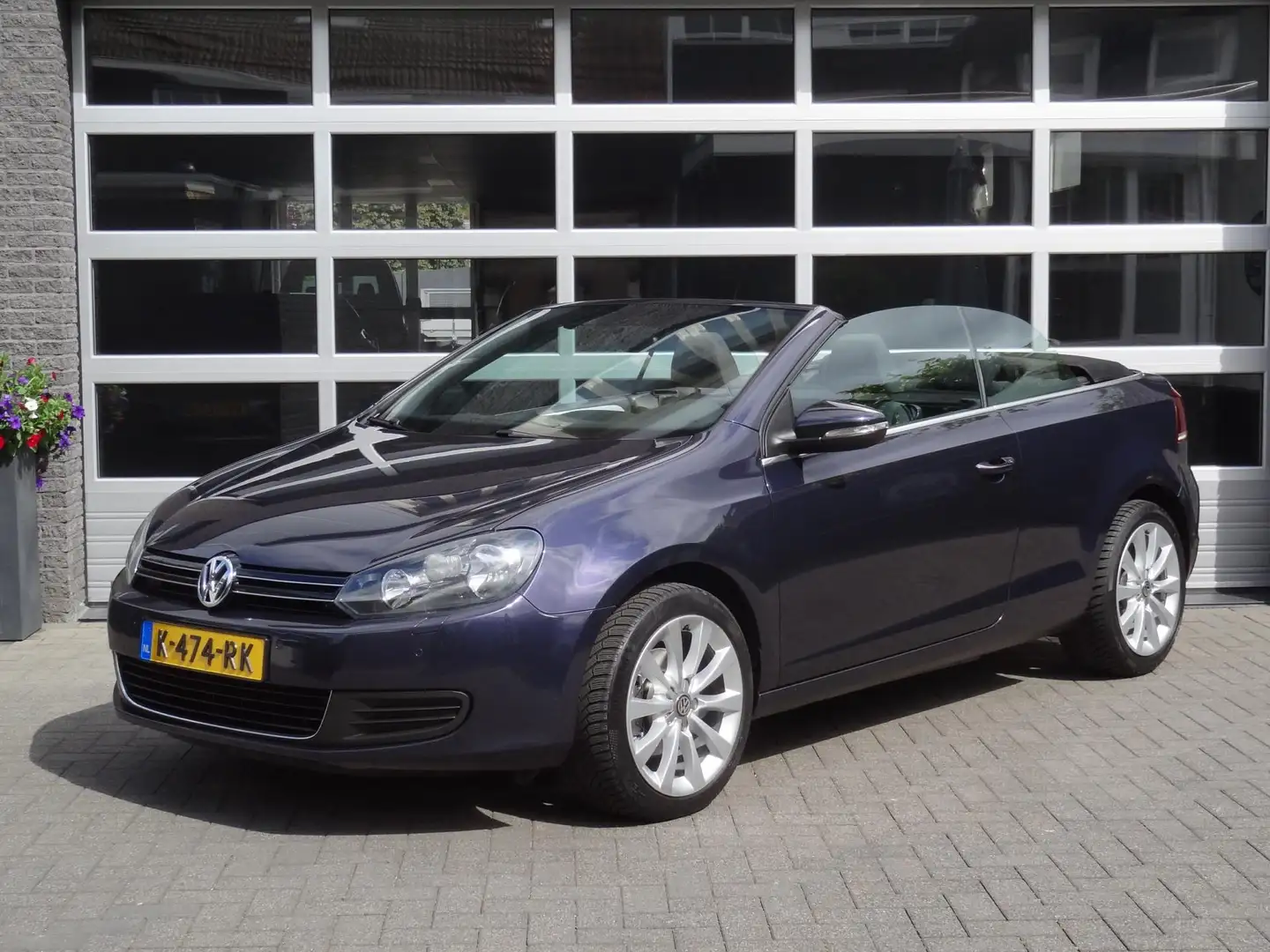 Volkswagen Golf Cabriolet 1.2 TSI BlueMotion, Dark Violet Pearl, Afneembare Paars - 2