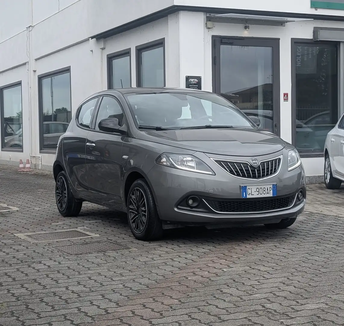 Lancia Ypsilon 1.0 firefly hybrid Gold s&s 70cv Gris - 1