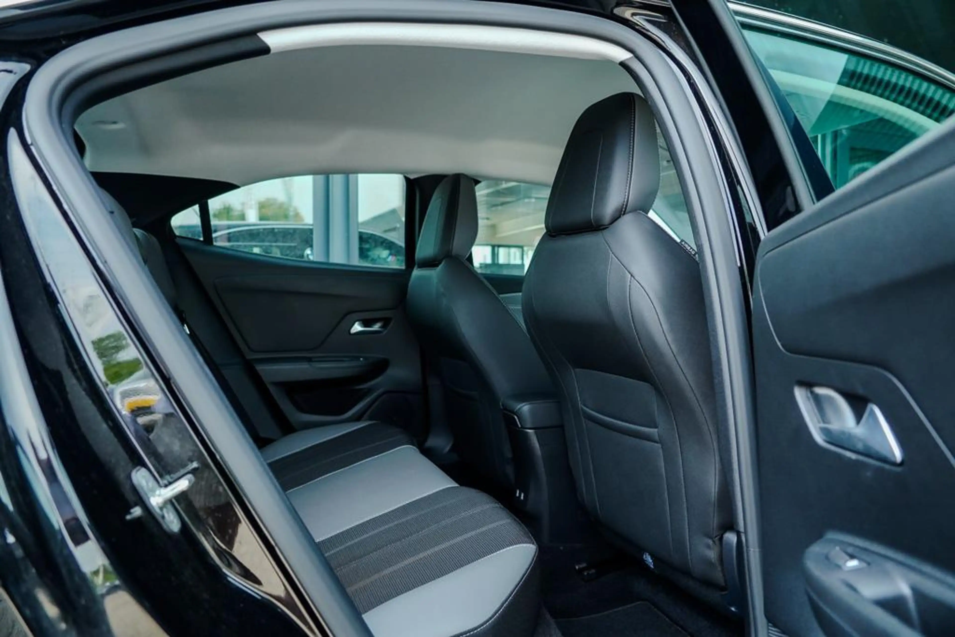 Opel Mokka-E Electric Edition 50 kWh / Warmtepomp / Zwart Metal — photo 8