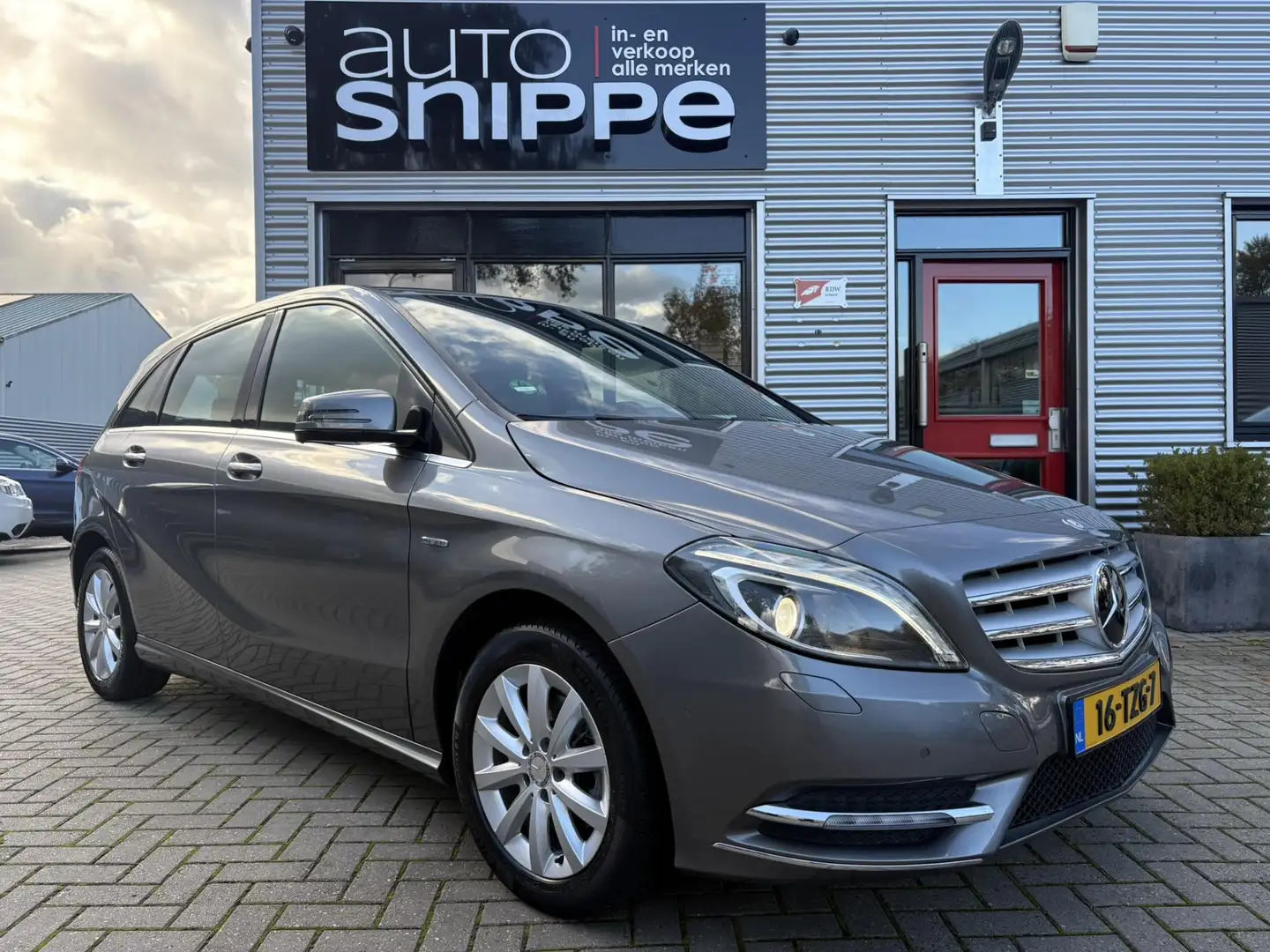 Mercedes-Benz B 200 Ambition -AUTOMAAT-CLIMA-STOELVERWARMING-MEMORY SE Grijs - 2