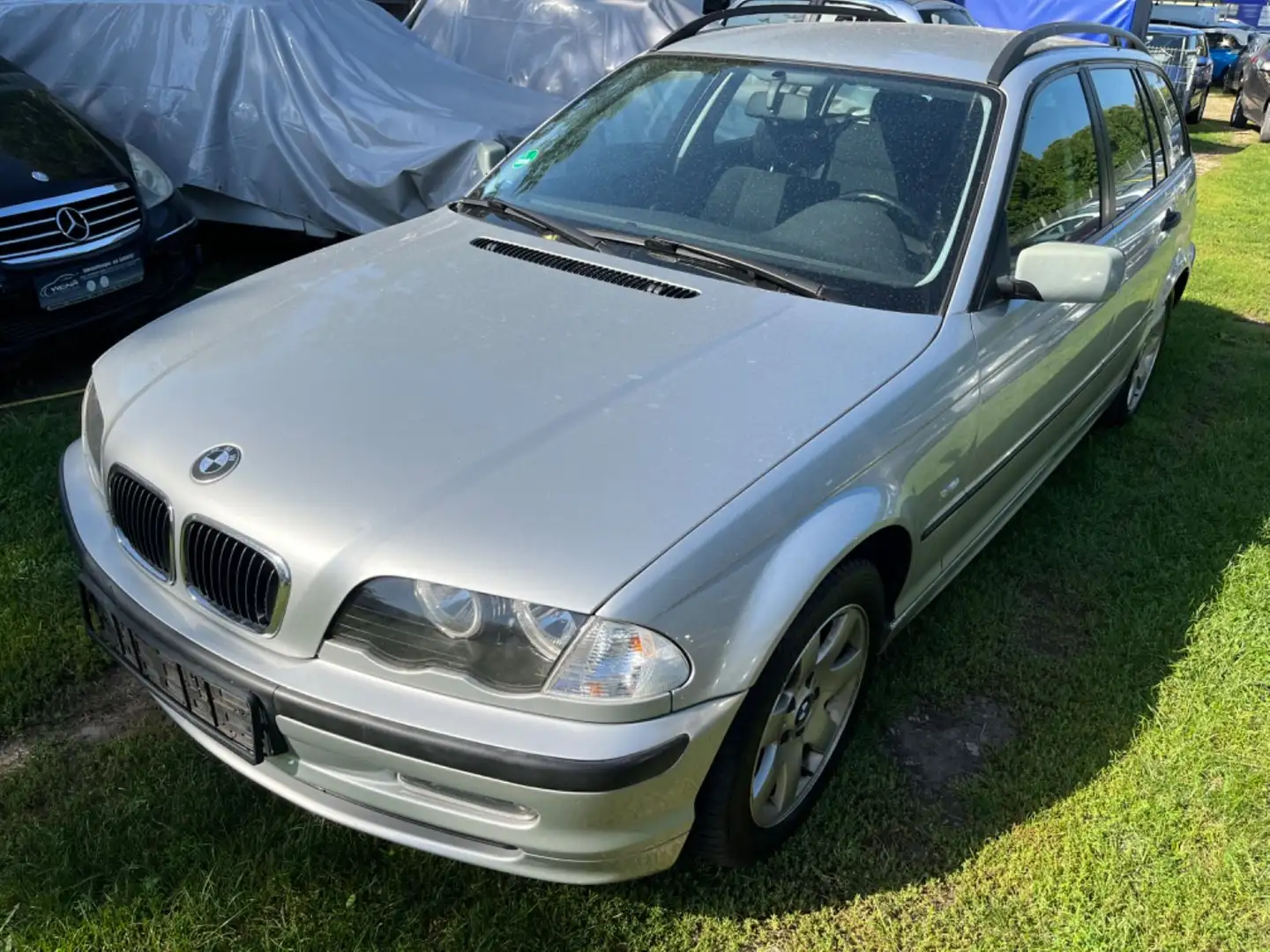 BMW 318 i touring srebrna - 2