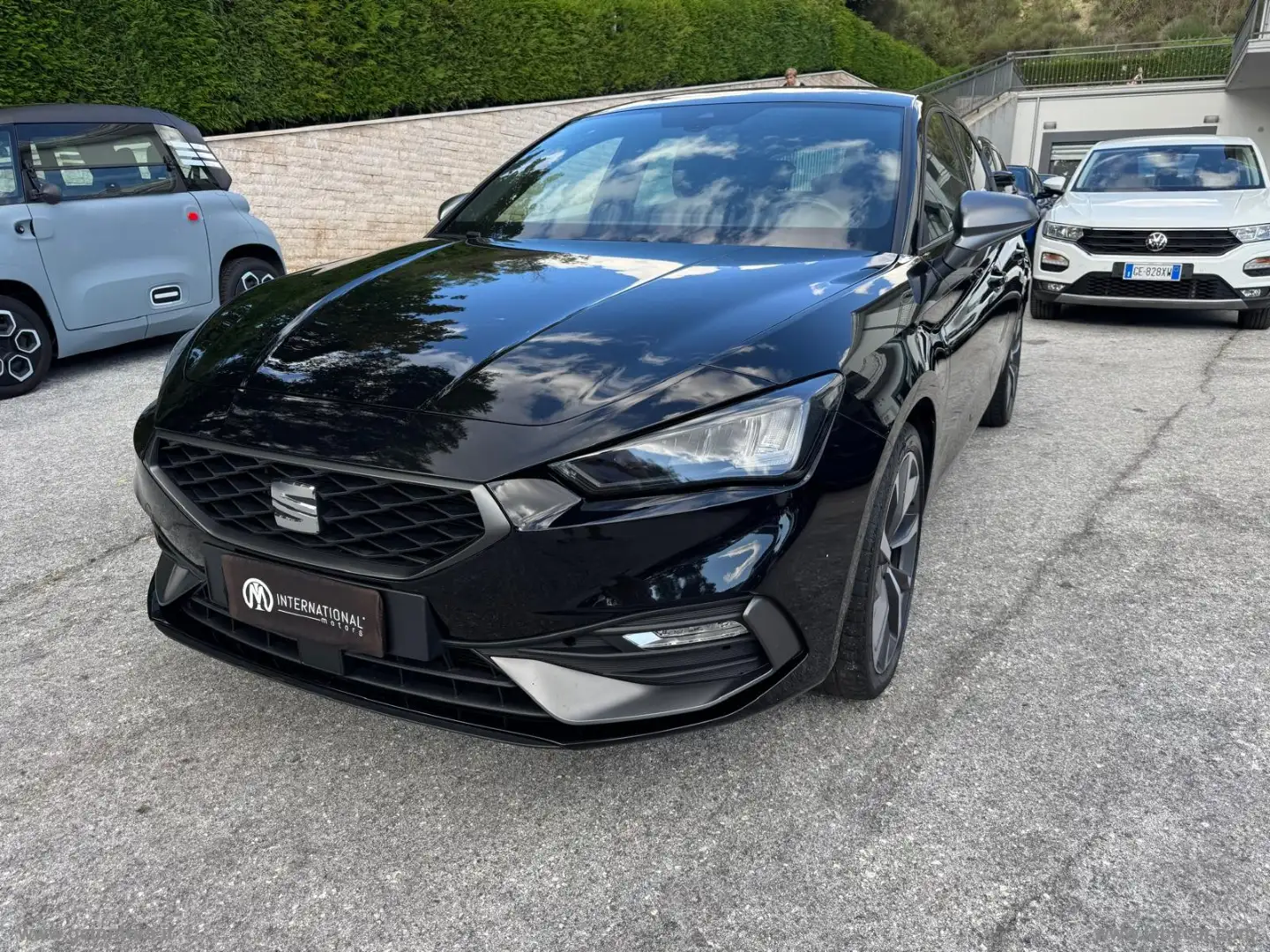 SEAT Leon 1.4 e-HYBRID 204 CV DSG FR Zwart - 1