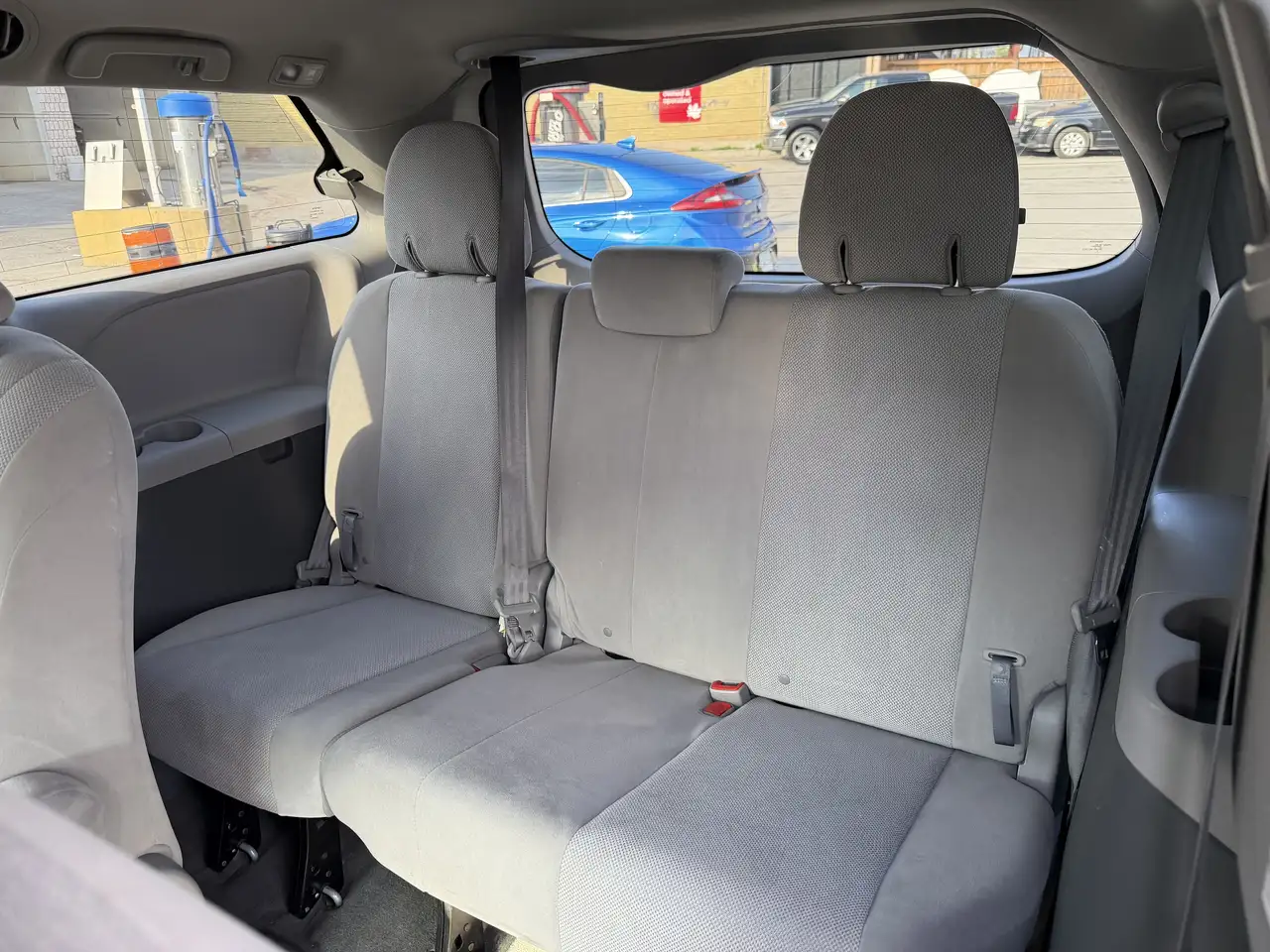 Toyota Sienna снимка Toyota Sienna