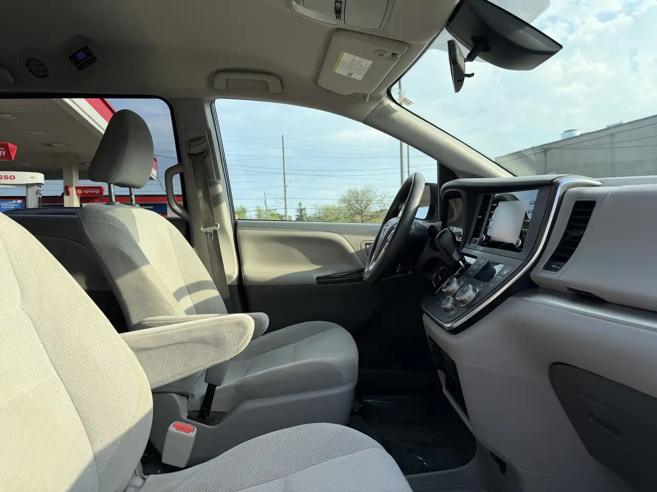 Toyota Sienna снимка Toyota Sienna