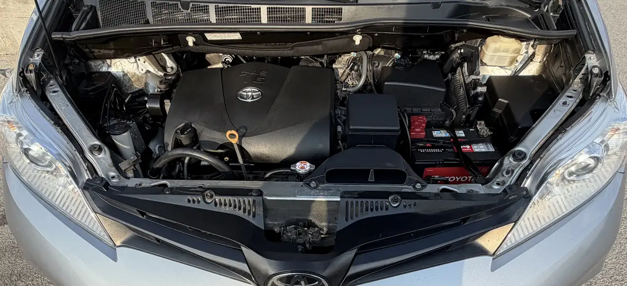 Toyota Sienna снимка Toyota Sienna