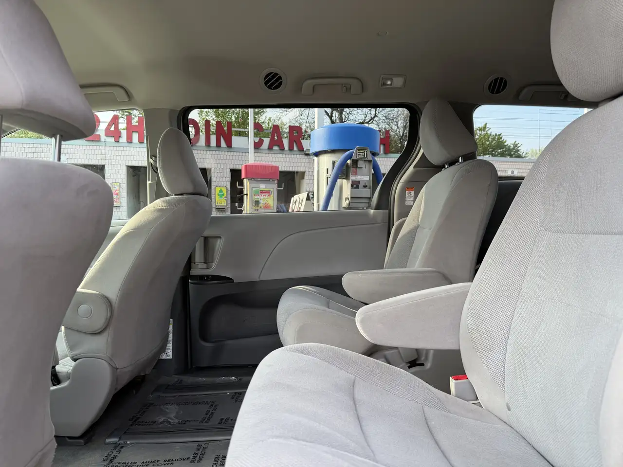 Toyota Sienna снимка Toyota Sienna