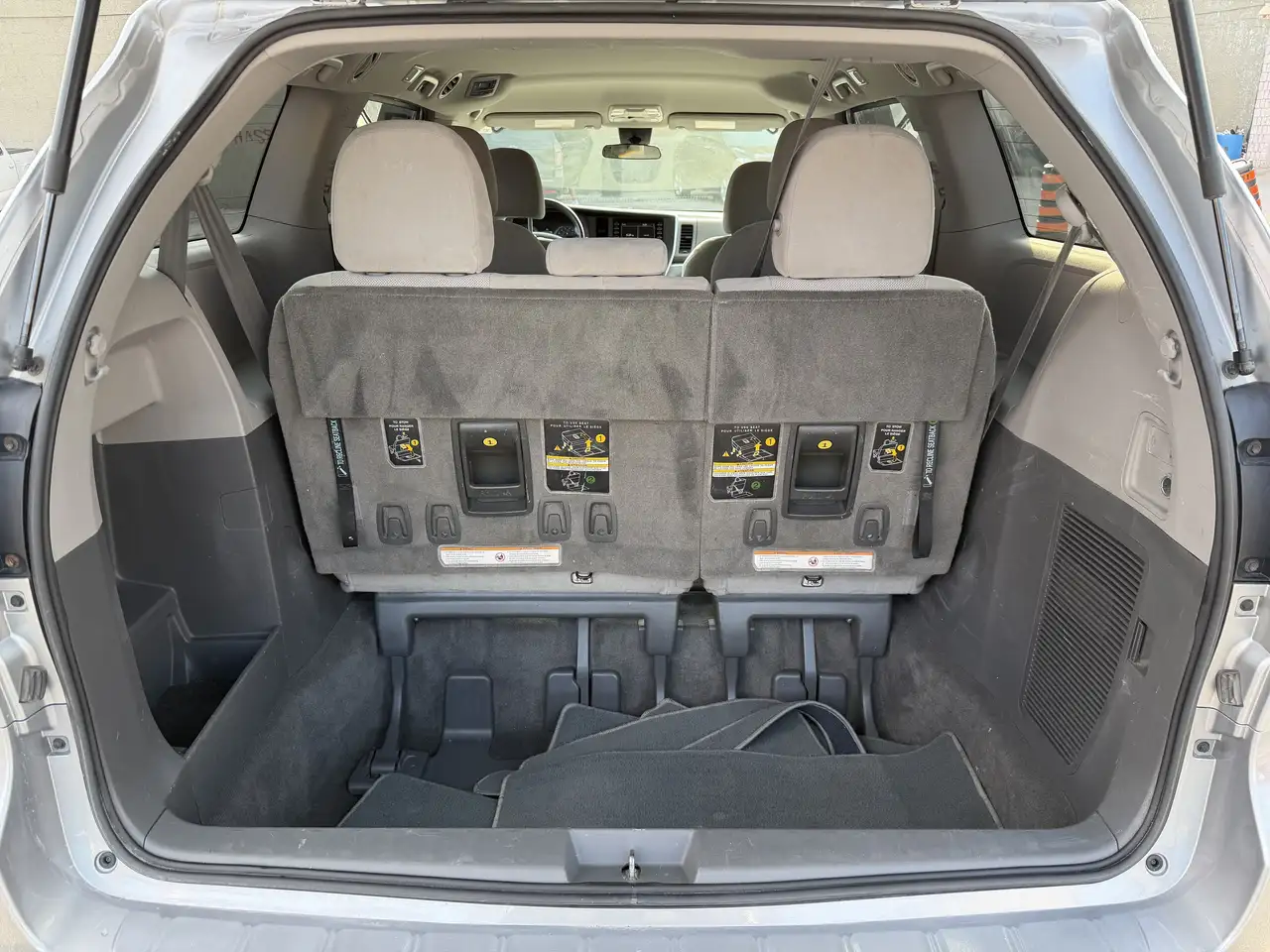Toyota Sienna снимка Toyota Sienna