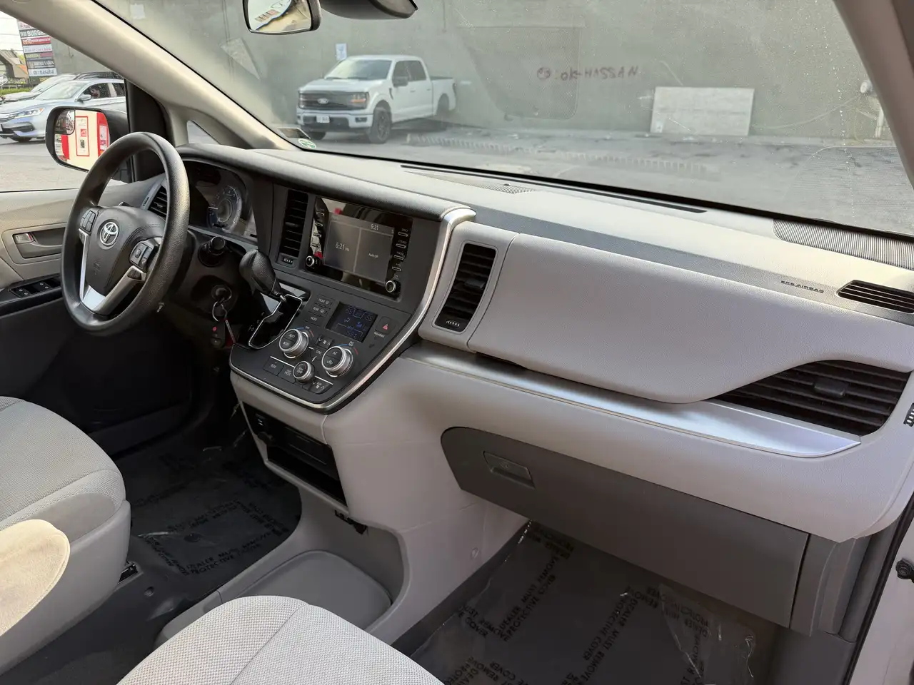 Toyota Sienna снимка Toyota Sienna