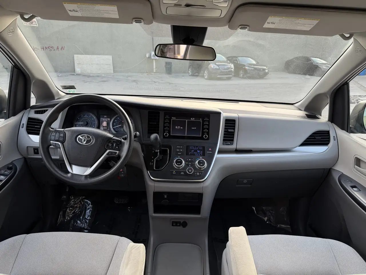 Toyota Sienna снимка Toyota Sienna