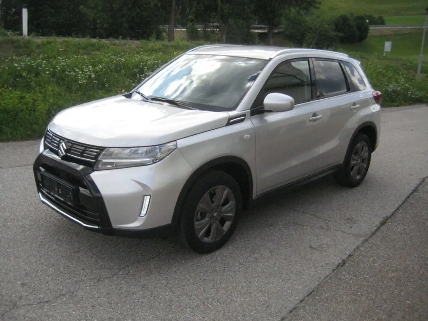 Suzuki Vitara 1.4 HYBRID Allgrip shine Silber - 1