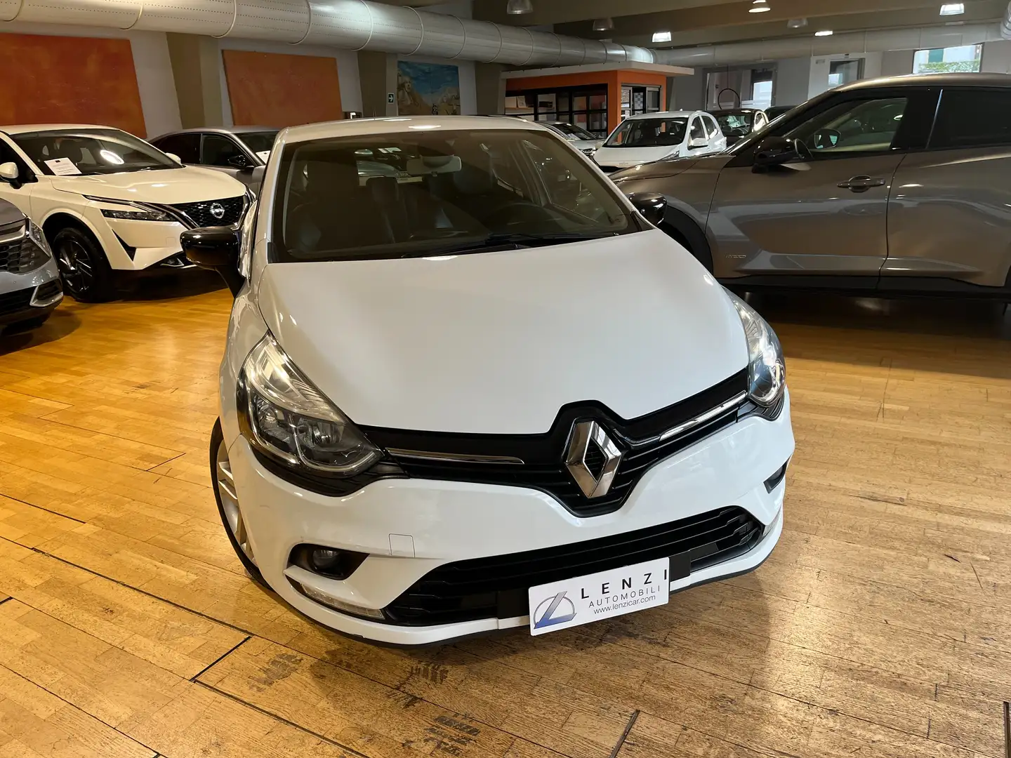 Renault Clio Clio IV  1.2 16v Duel 75cv Blanc - 1