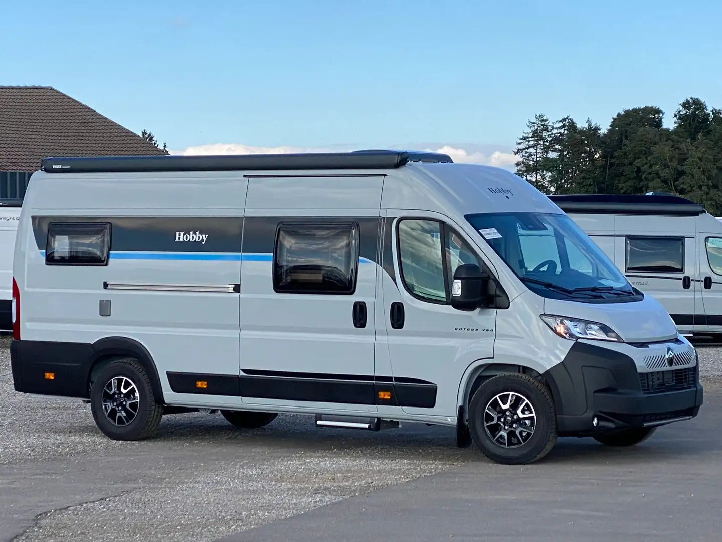 Carado ONTOUR Van 640 ET Modell 2025,Längsbetten Grau - 2