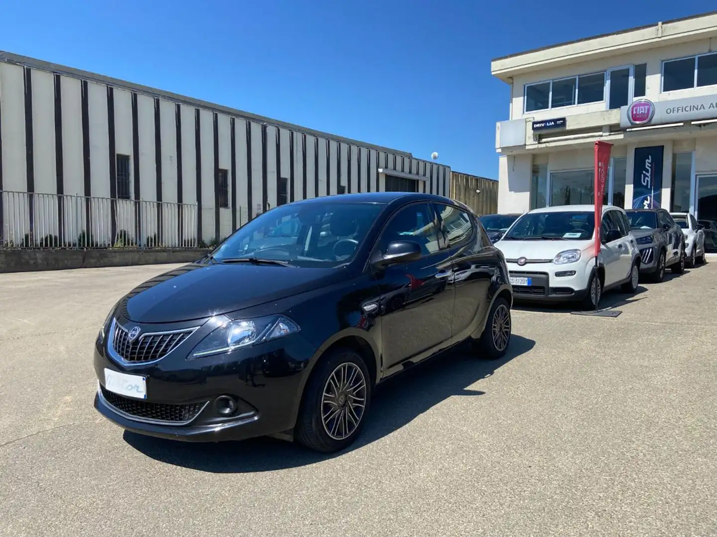 Lancia Ypsilon *PROMO* 1.0 S&S Hybrid Gold Zwart - 1