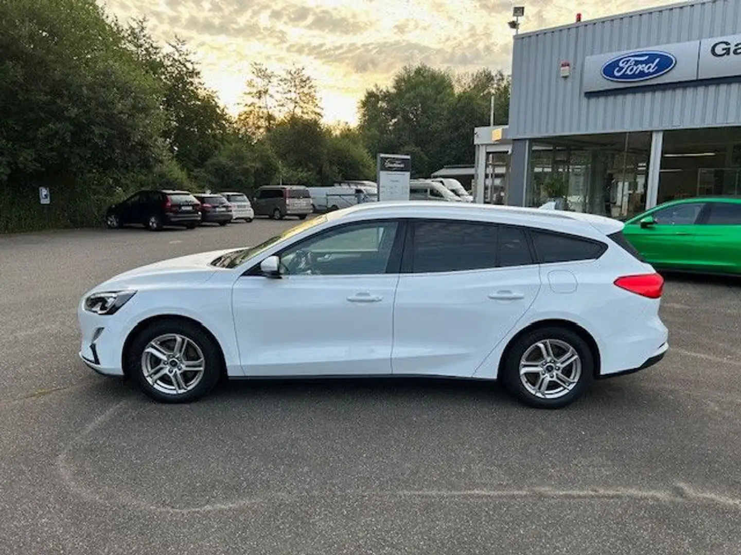 Ford Focus Turnier Cool & Connect 1.0 EcoBoost Weiß - 2