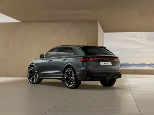 Audi RS Q8 view 5