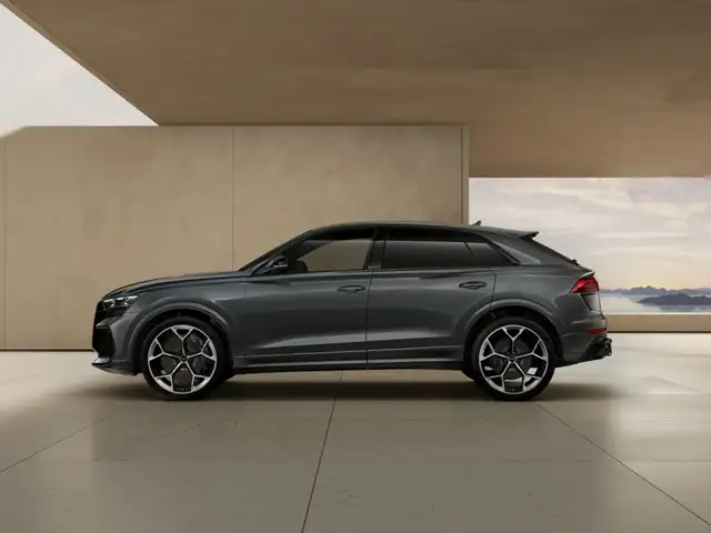 Audi RS Q8 view 3