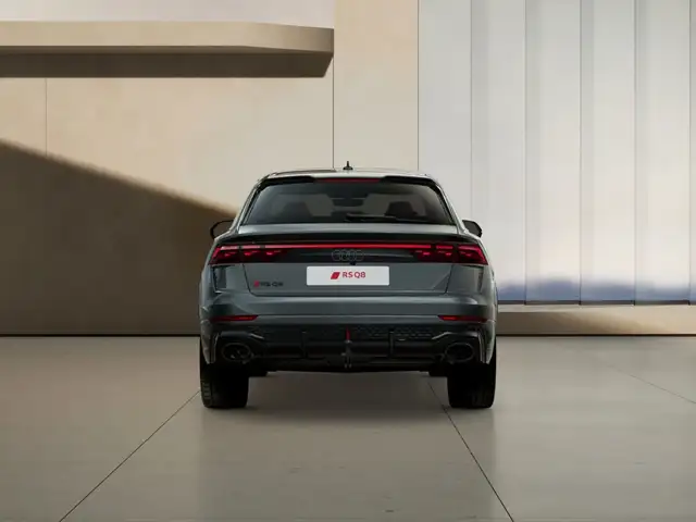 Audi RS Q8 view 4