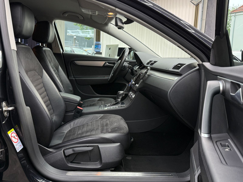 Volkswagen Passat Variant Passat 2.0 TDI Variant Highline DSG STHZ Kamera — photo 14