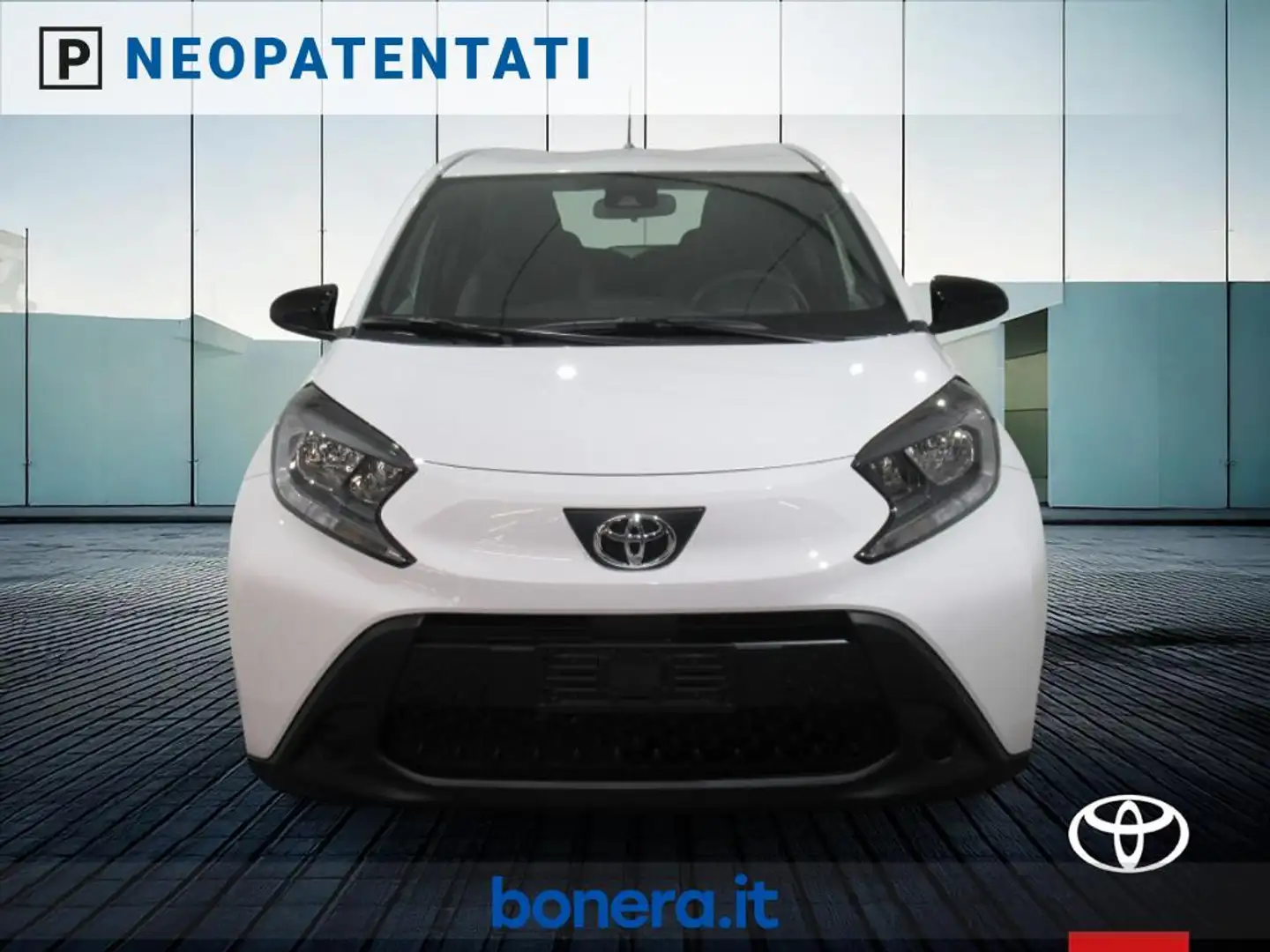 Toyota Aygo X 1.0 Active 72cv s-cvt Bianco - 2