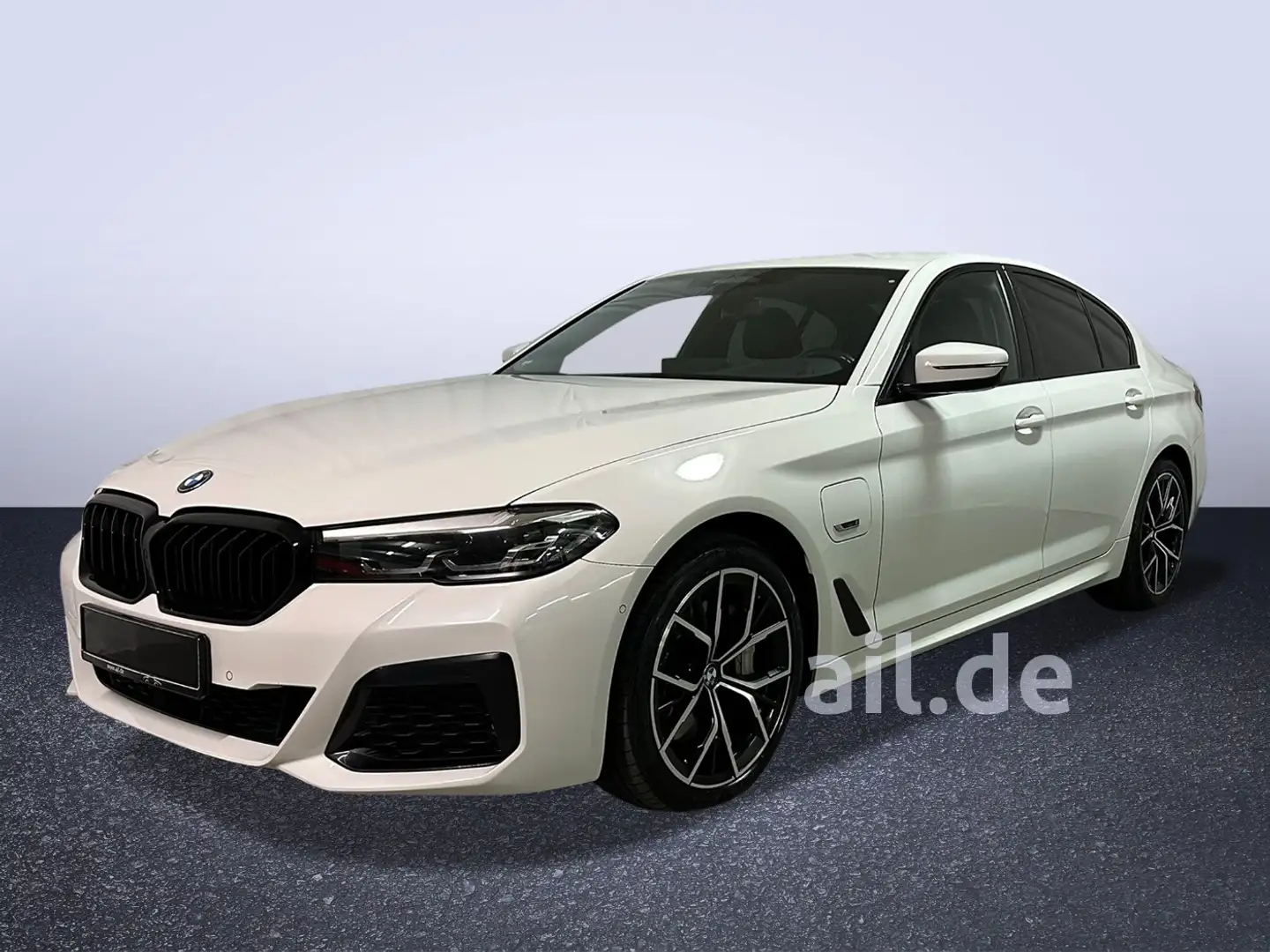 BMW 545 e xDrive  M-Sport LED AHK Kam. LM Weiß - 1