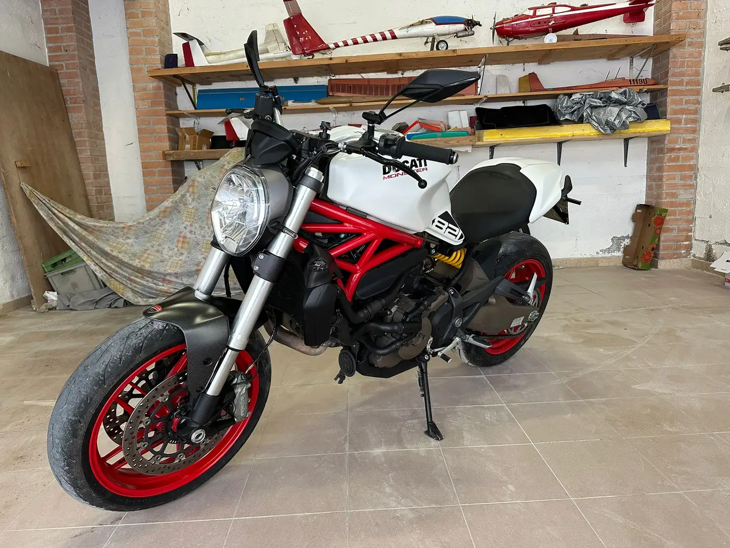 Ducati Monster 821 - 1