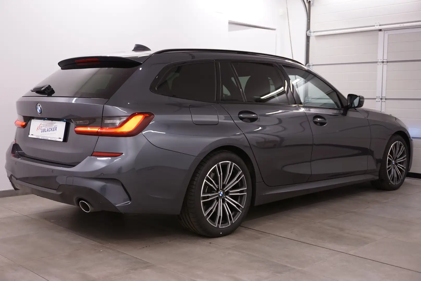 BMW 318 d M Sport Grau - 2