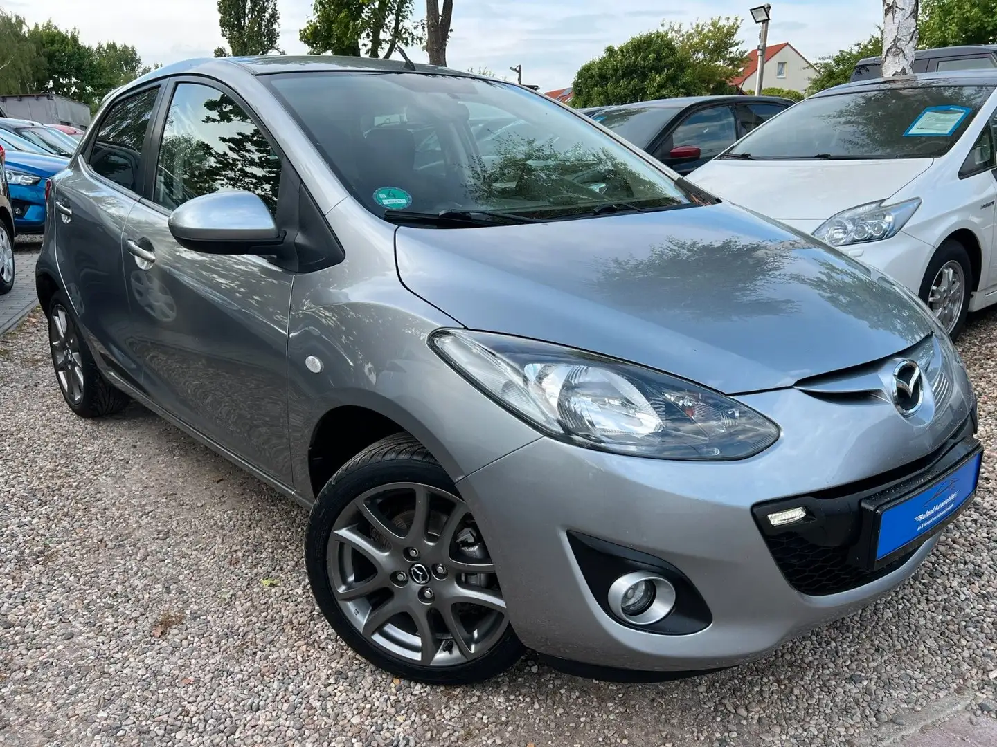Mazda 2 Edition 40 Jahre*2.HD*Klima*SHZ*Navi*TÜV NEU Silber - 1