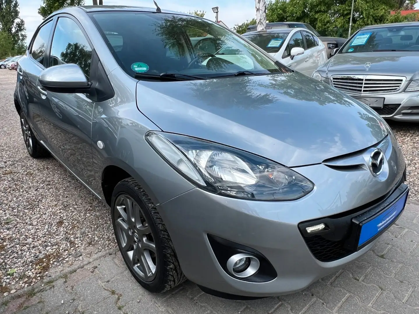 Mazda 2 Edition 40 Jahre*2.HD*Klima*SHZ*Navi*TÜV NEU Silber - 2