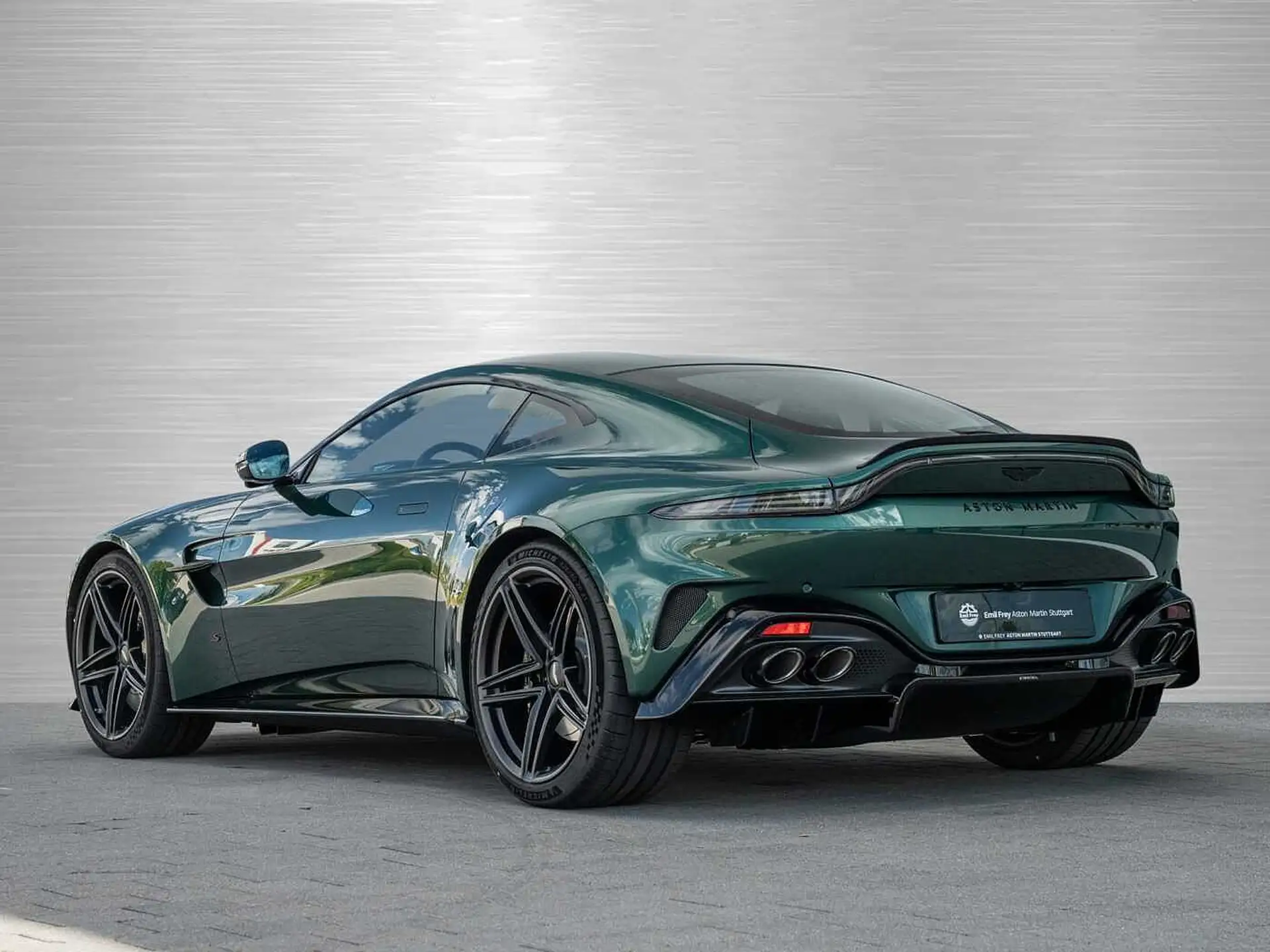 애스턴마틴 밴티지 V8 Coupe 2026 청록 사진 2