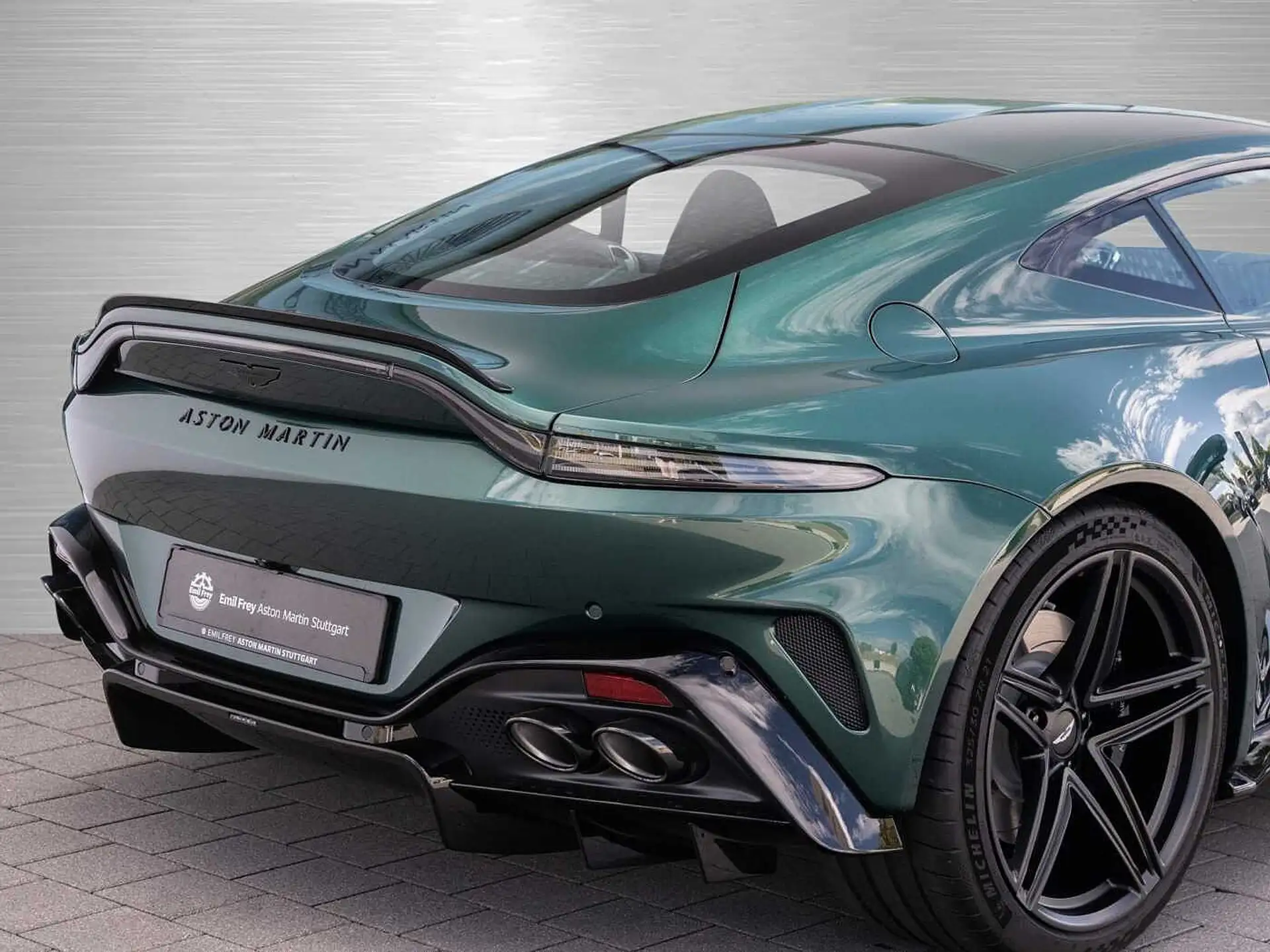 애스턴마틴 밴티지 V8 Coupe 2026 청록 사진 5