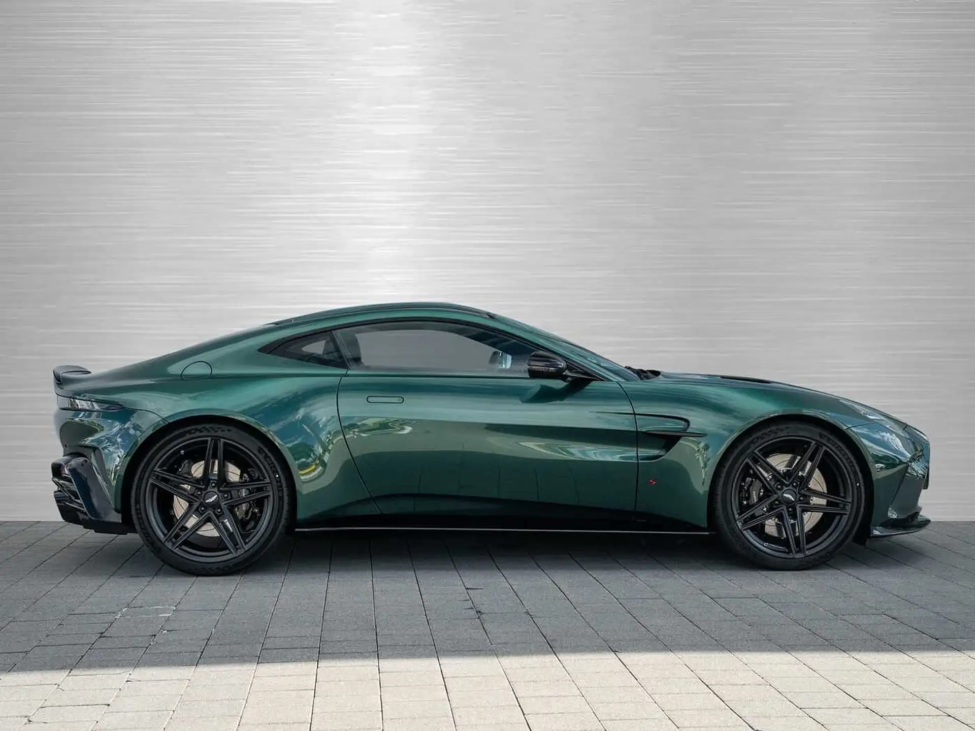 애스턴마틴 밴티지 V8 Coupe 2026 청록 사진 8